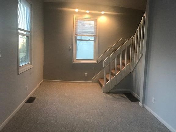 5th image of 789 Brown St