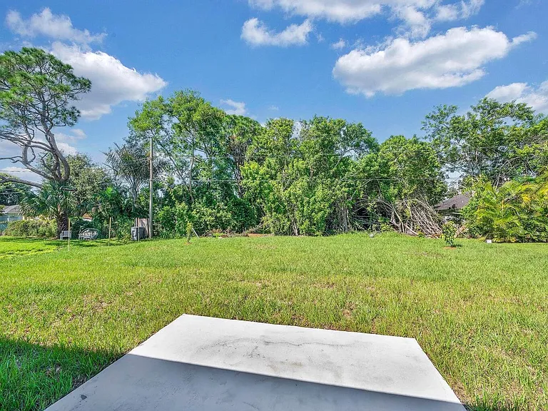 574 NW Bayshore Blvd — Photo 38