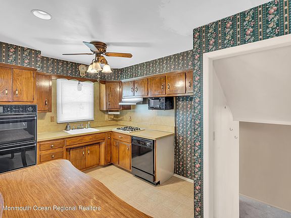 3rd image of 114 Plenge Dr
