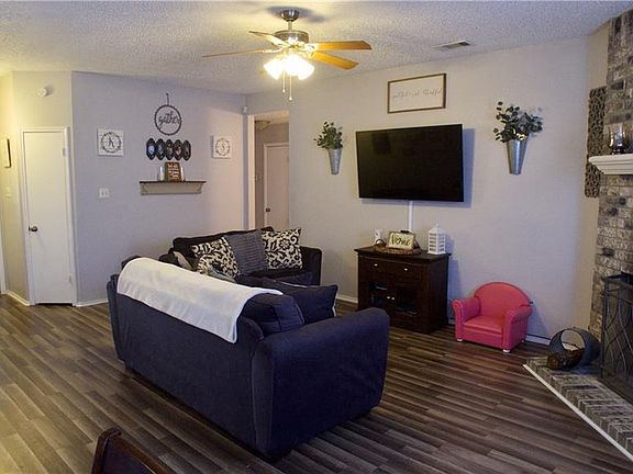 3rd image of 5102 Morning Glen Ln