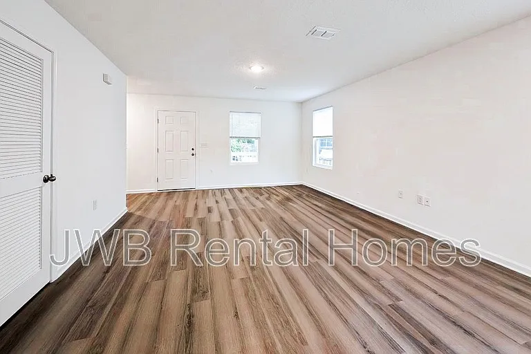 1478 Mason Ave — Photo 6
