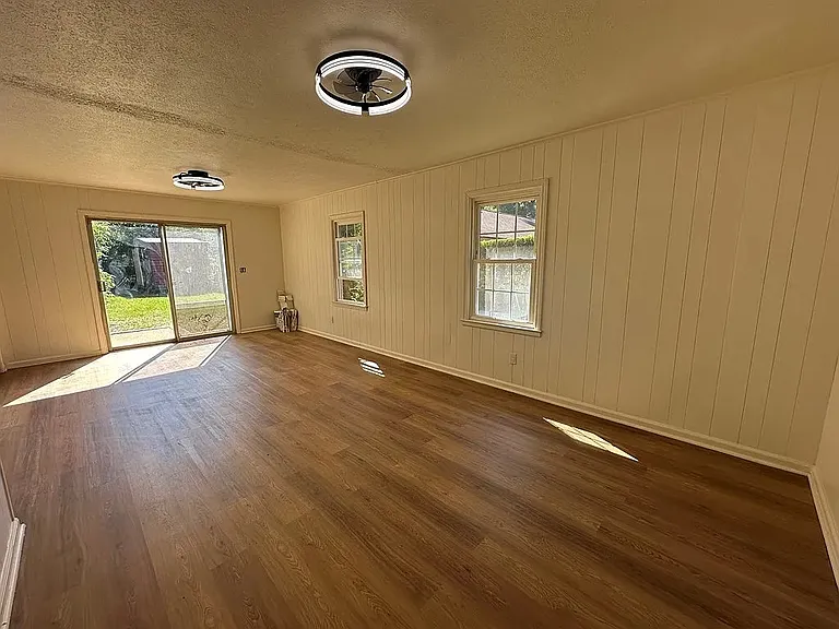 352 Henson Dr — Photo 6