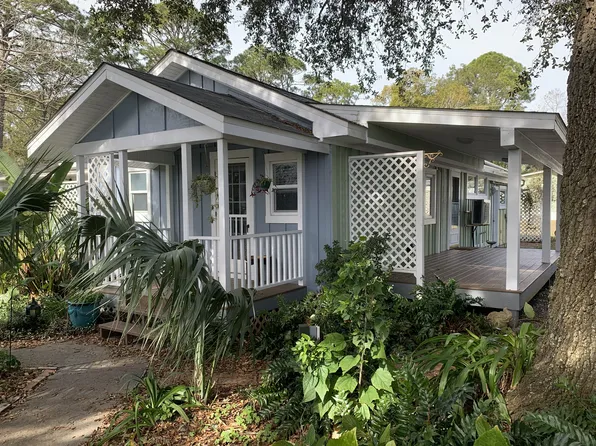 1 25th Ave #1A, Apalachicola, FL 32320