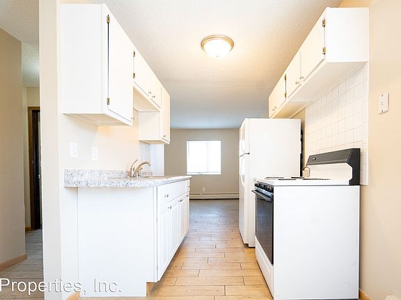 3rd image of 2810 Pleasant Ave S #301