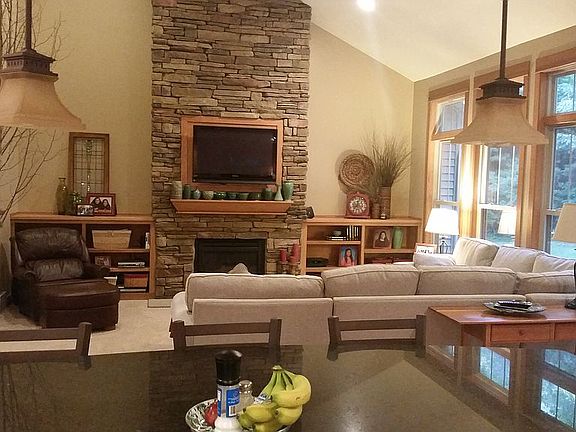 Great rm w/ stone fireplace
