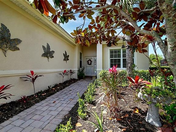 3rd image of 13051 Creekside Ln