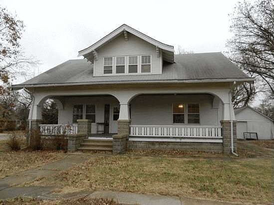 1st image of 108 N Fir Ave