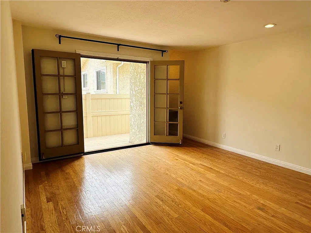 3 bed, 2.5 bath, 1675 sqft, $5,400 — Photo 2