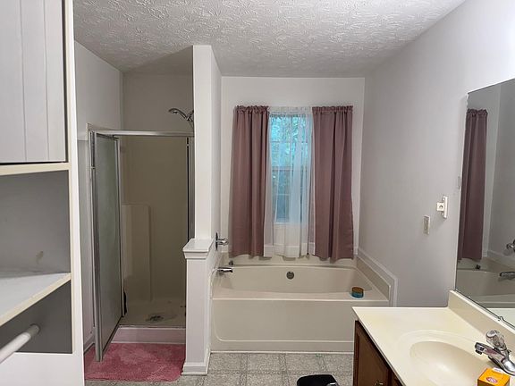 5th image of 464 Village Bluff Ct