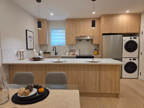 2168 Adanac St, Vancouver, BC V5L 2C3