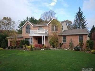 1 Adelphi Dr, Plainview, NY, 11803