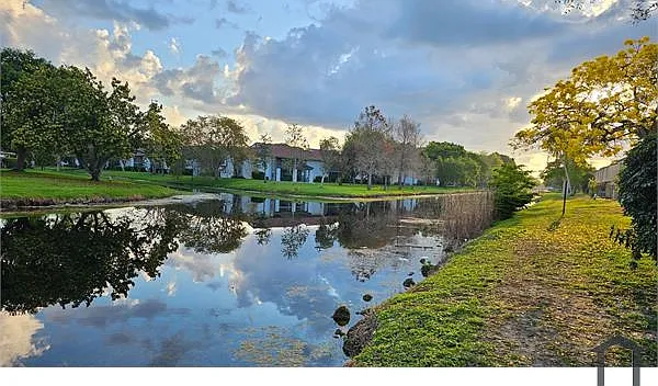 8208 NW 9th Ct