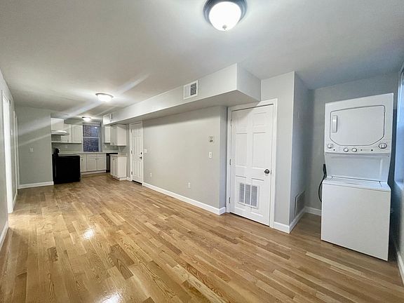 4th image of 150 Acorn St #1