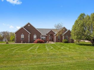 125 Blue Bell Ln, Highland, IL 62249