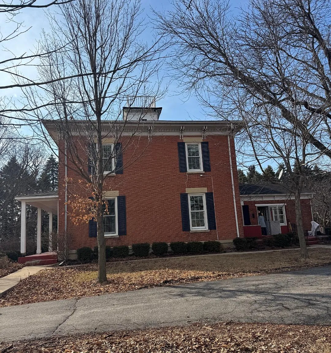 5 bed, 2500 sqft, $4,500 — Photo 3