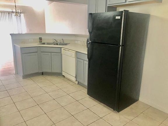 4th image of 717 Garnette Ave