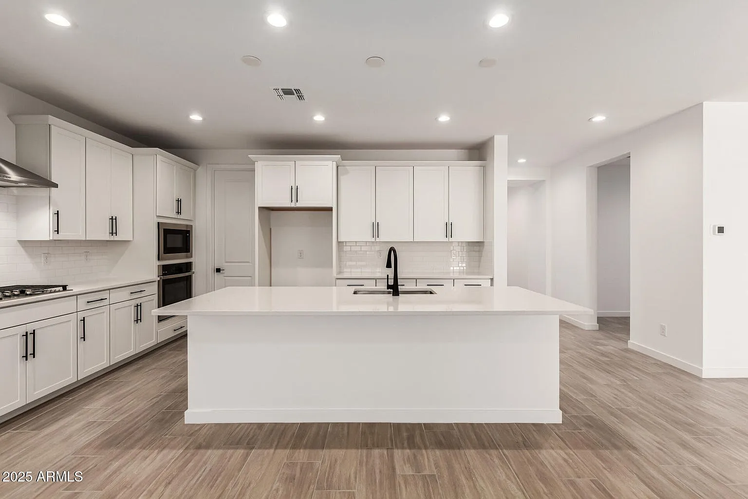 3 bed, 2.5 bath, 2380 sqft, $3,000 — Photo 4