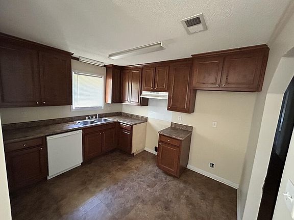 5th image of 614 Arrowhead Ln