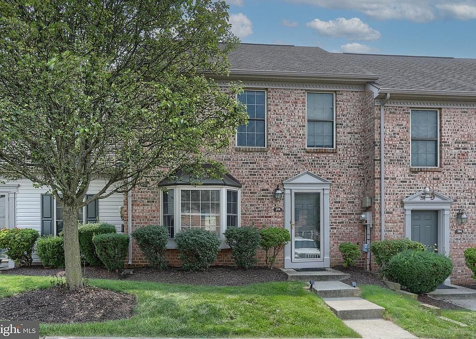 1st image of 208 Saddle Ridge Dr