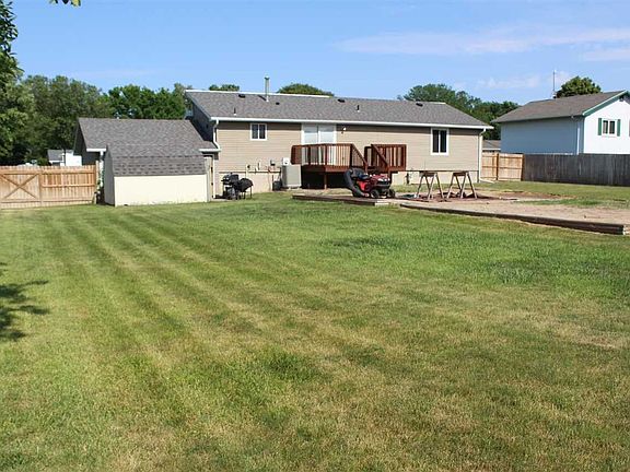 3rd image of 35 Redwood Dr