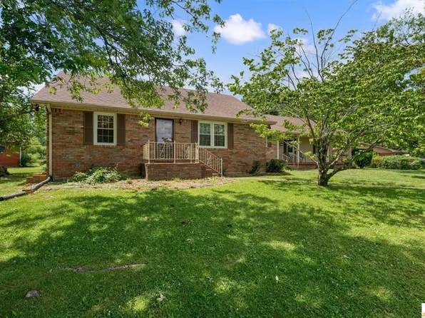 421 Woodland Circle Dr, Scottsville, KY 42164