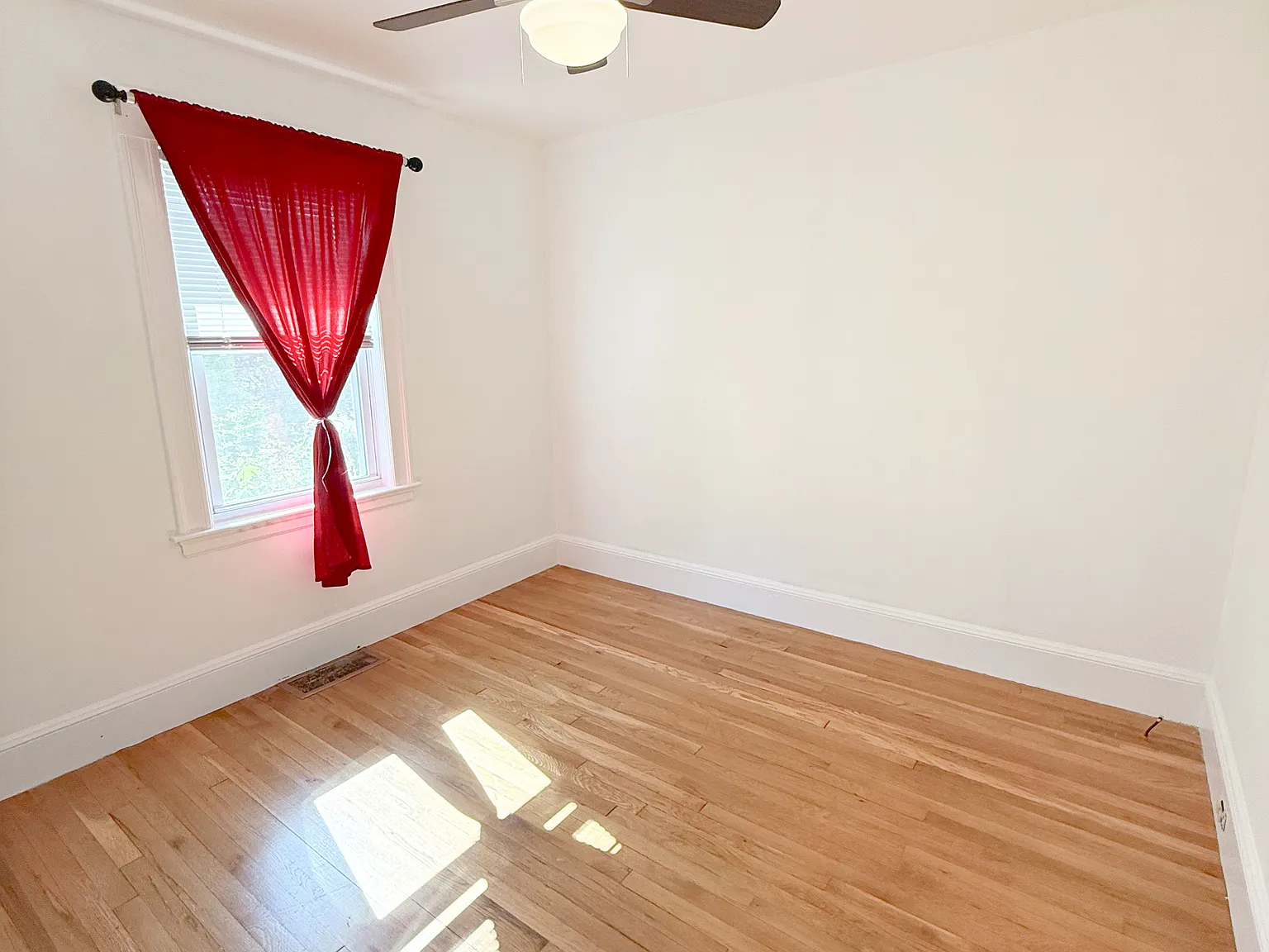 3 bed, 1500 sqft, $2,500 — Photo 4