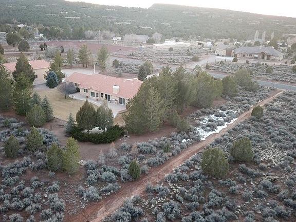 4th image of 582 N Dammeron Valley Dr
