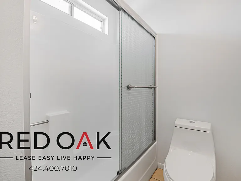 11218 Oxnard St #5 — Photo 17