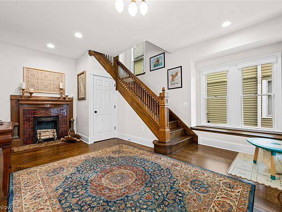 4th image of 7104 W Clinton Ave