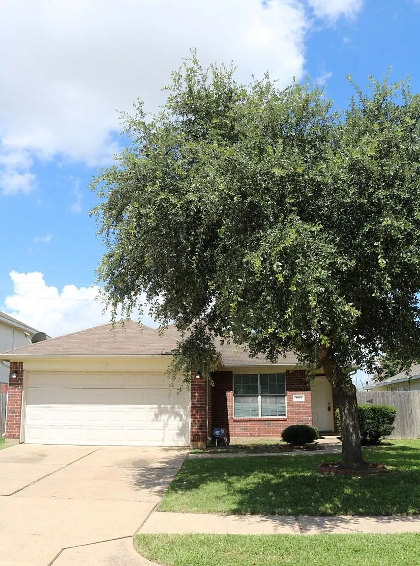 3 bed, 2.0 bath, 1495 sqft, $1,725 — Photo 1
