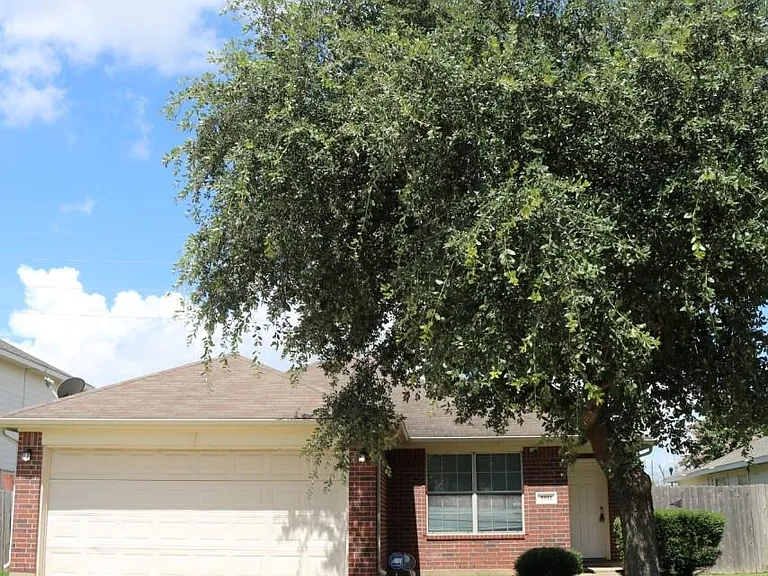 5911 S Brenwood Dr — Photo 1