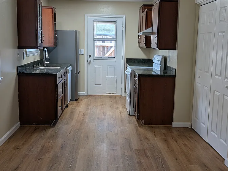 3320 Howard Cmn — Photo 3