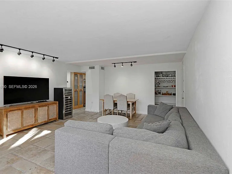 9394 SW 77th Ave #F4 — Photo 4