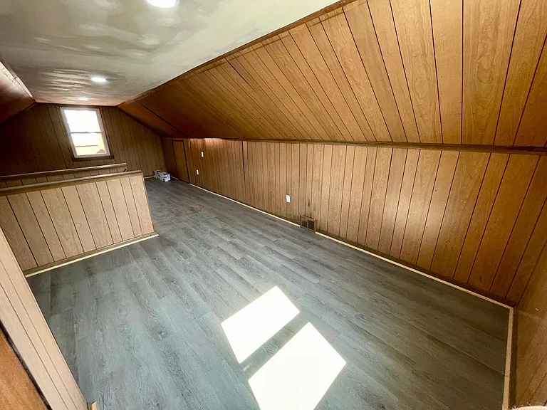 394 Center St — Photo 3