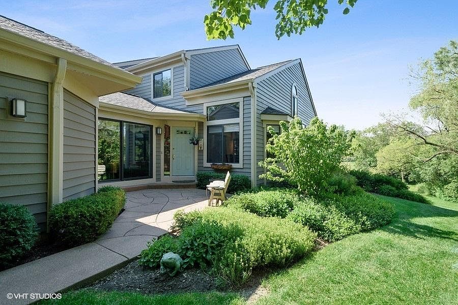 1st image of 537 W White Oak Ln