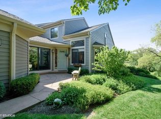 537 W White Oak Ln, Barrington, IL 60010