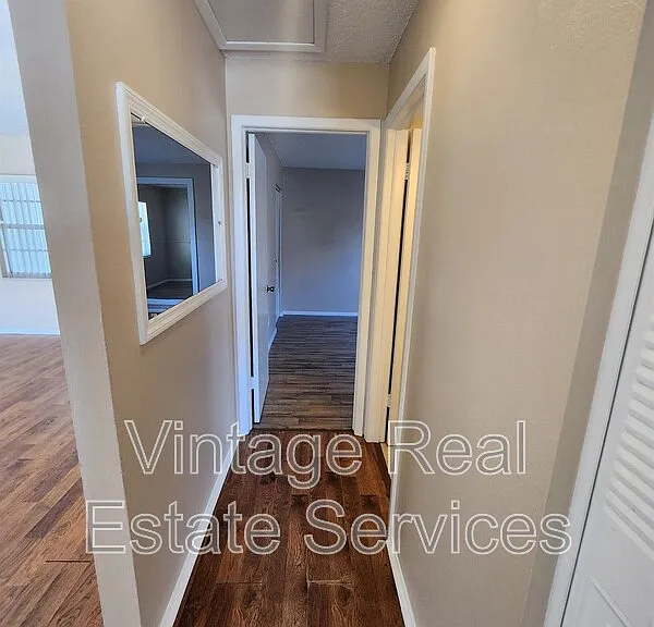905 Old Field Dr — Photo 10