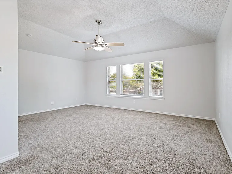 2204 Winslow Ct — Photo 8