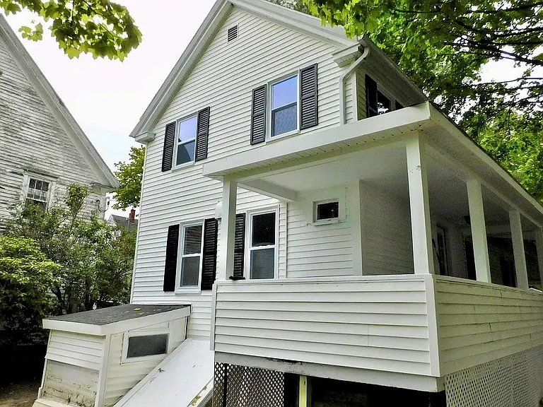 31 Wesley St — Photo 2
