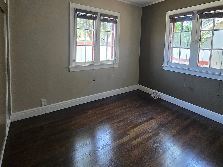 1692 N Marengo Ave — Photo 11
