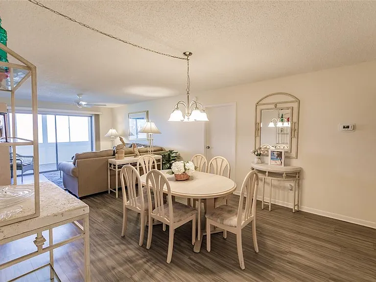 1055 W Peppertree Dr #302AA — Photo 9