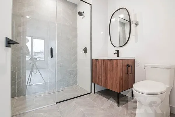 Rented by EXR | media 18