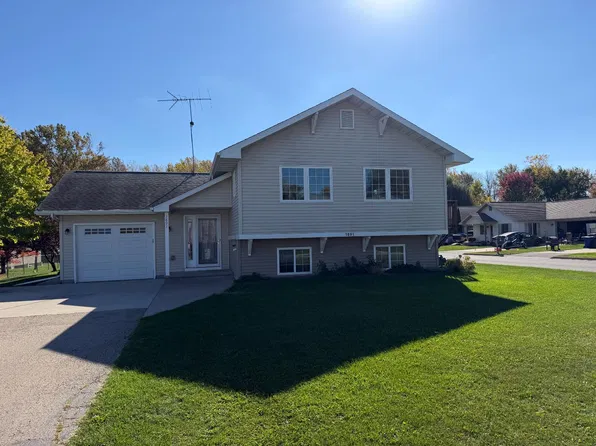 1891 Natures Way, Menasha, WI 54952