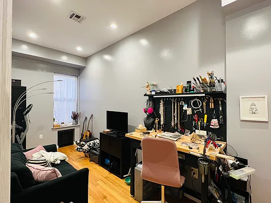 Rented by S1O Realty Group LLC | media 21