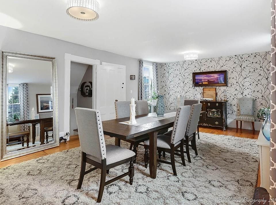 1st image of 95 Essex St #2
