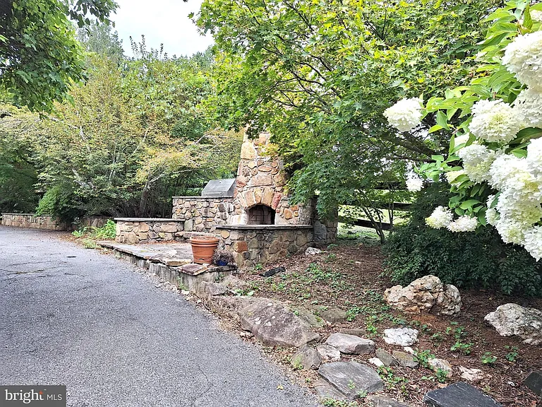 9078 Knoll Run Ln — Photo 47
