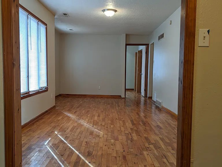 10614 Oakland Ave — Photo 6