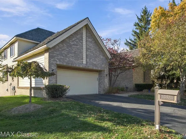 5150 Oakbrooke Dr #11, West Bloomfield, MI 48323