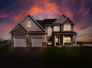 4 Glastonbury Cir, West Henrietta, NY 14586