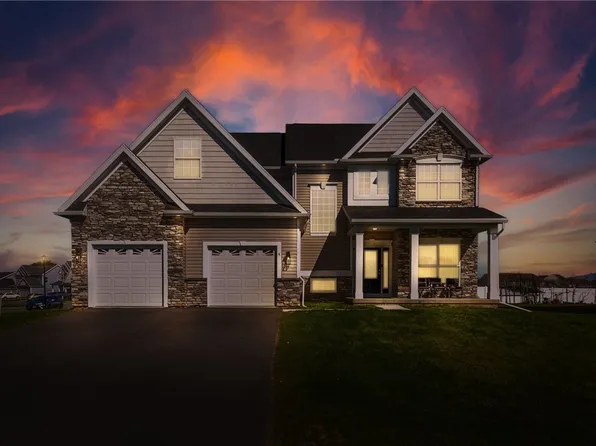 4 Glastonbury Cir, West Henrietta, NY 14586